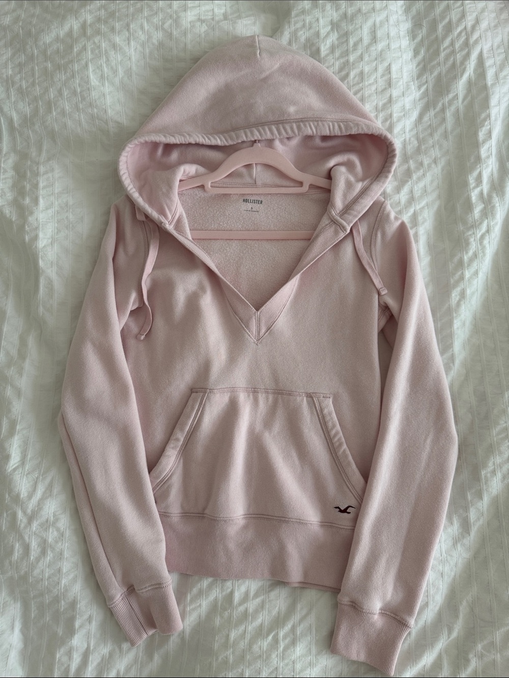 HOLLISTER Slim-Fit Baby Pink V-Neck Hoodie